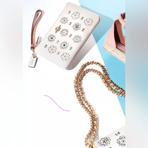 BNWOT Coach Small Wristlet With Cut Out Tea Rose – Cream/Gold - Picture 12 of 14